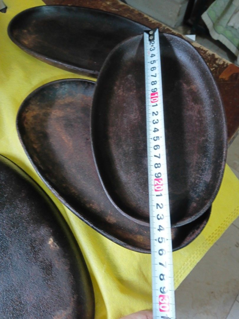 5pcs hotplates, cast iron , used (Category: Cookware & Accessories) located in Paranaque City. Submitted by 4thestate.surplusan (Listing ID 1469784478, Image 2). Description: bundle 5pcs for 450. need maintenance. issue. rust..