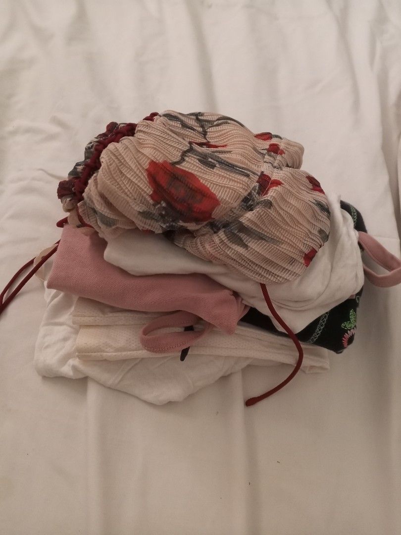 6 PCS Sleeveless Bundle (Category: Sleeveless) located in Quezon City. Submitted by irydovii (Listing ID 1469777977, Image 1). Description: all are in good condition pinapaubos ko lang.