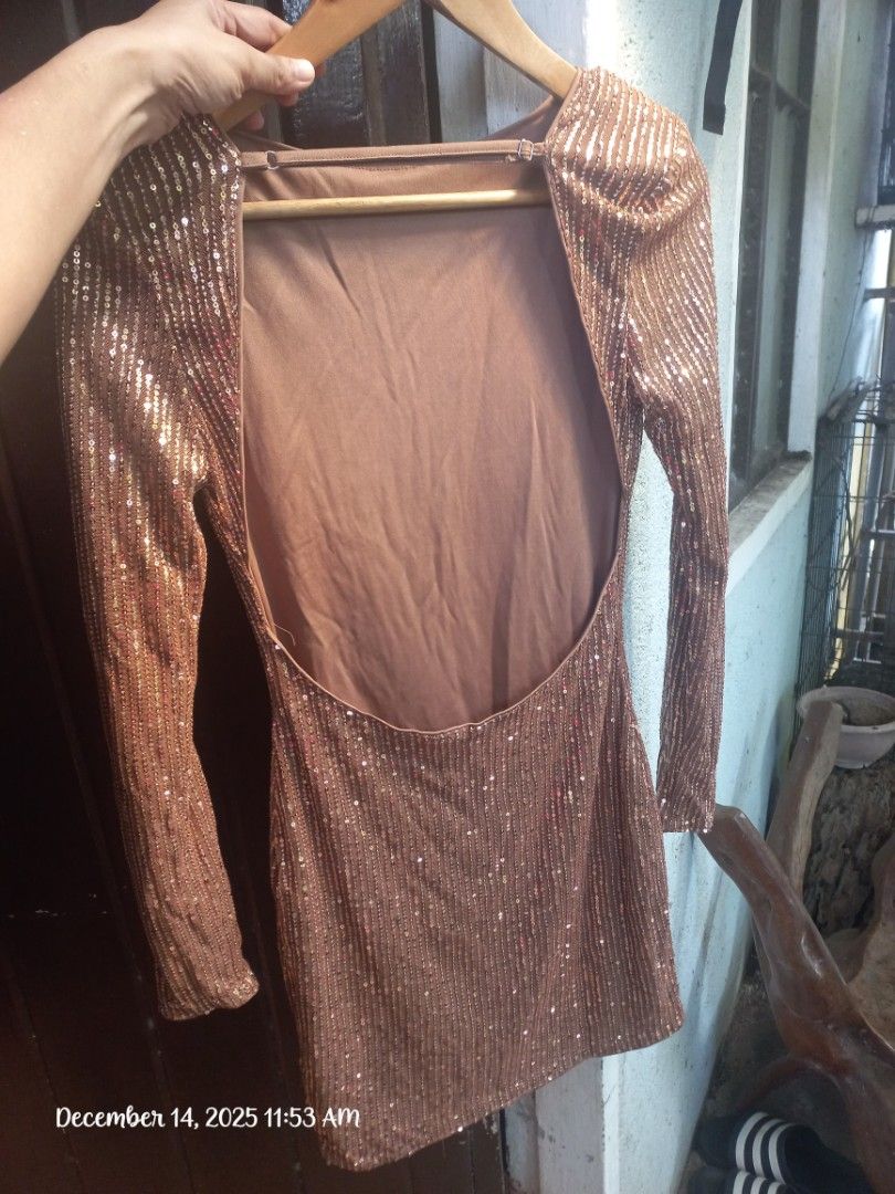 70s set pink sequins and white boots (Category: Dresses) located in Santa Rosa. Submitted by veesgoodfinds (Listing ID 1469851134, Image 2). Description: Medium size pink sequins white boots zise 7 24cm 1000 set.