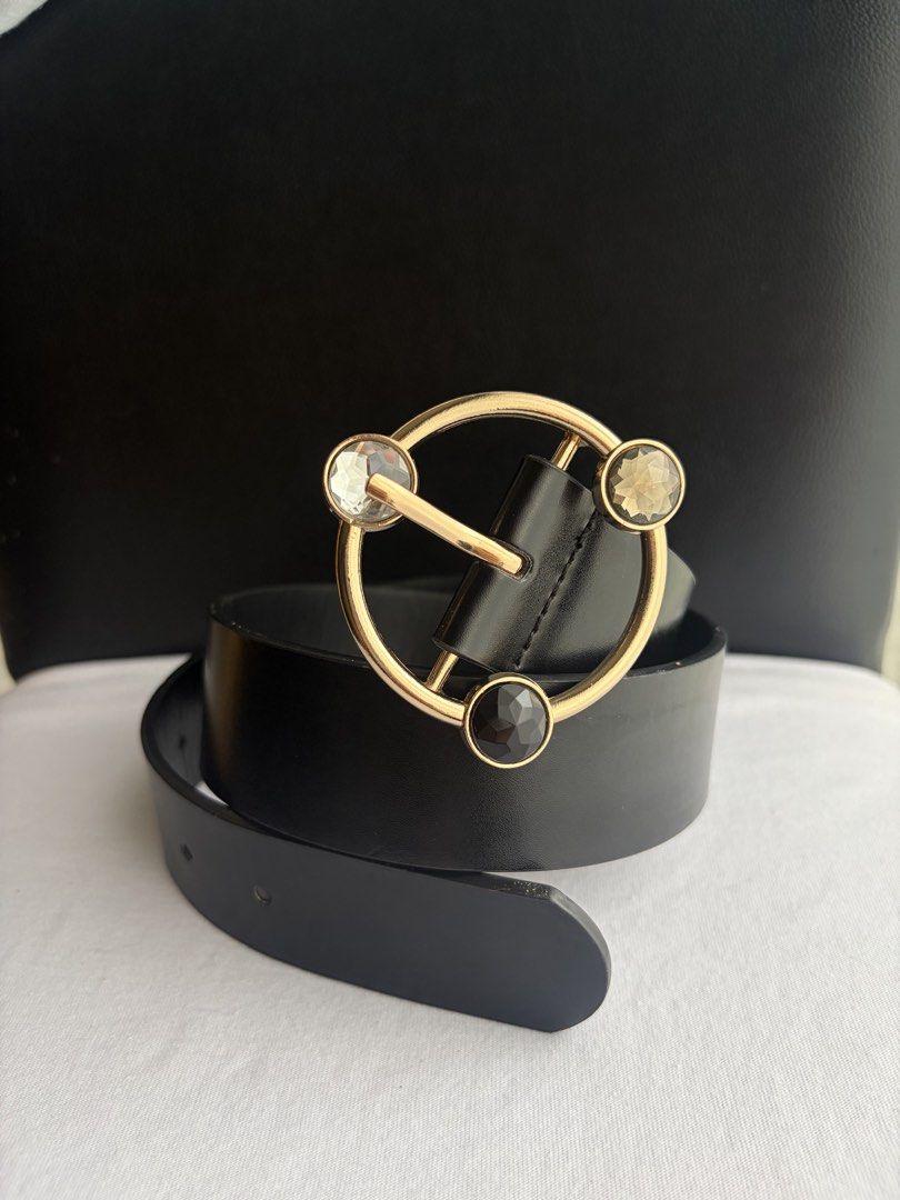 9. Black Leather Belt 39 (Category: Belts) located in Quezon City. Submitted by wagwagan_ukay_blues (Listing ID 1469852126, Image 1). Description: From Japan In good condition Please expect signs of usage Hole Size-25”-30” Overall-33” Width-1.5” Novaliches Qc.