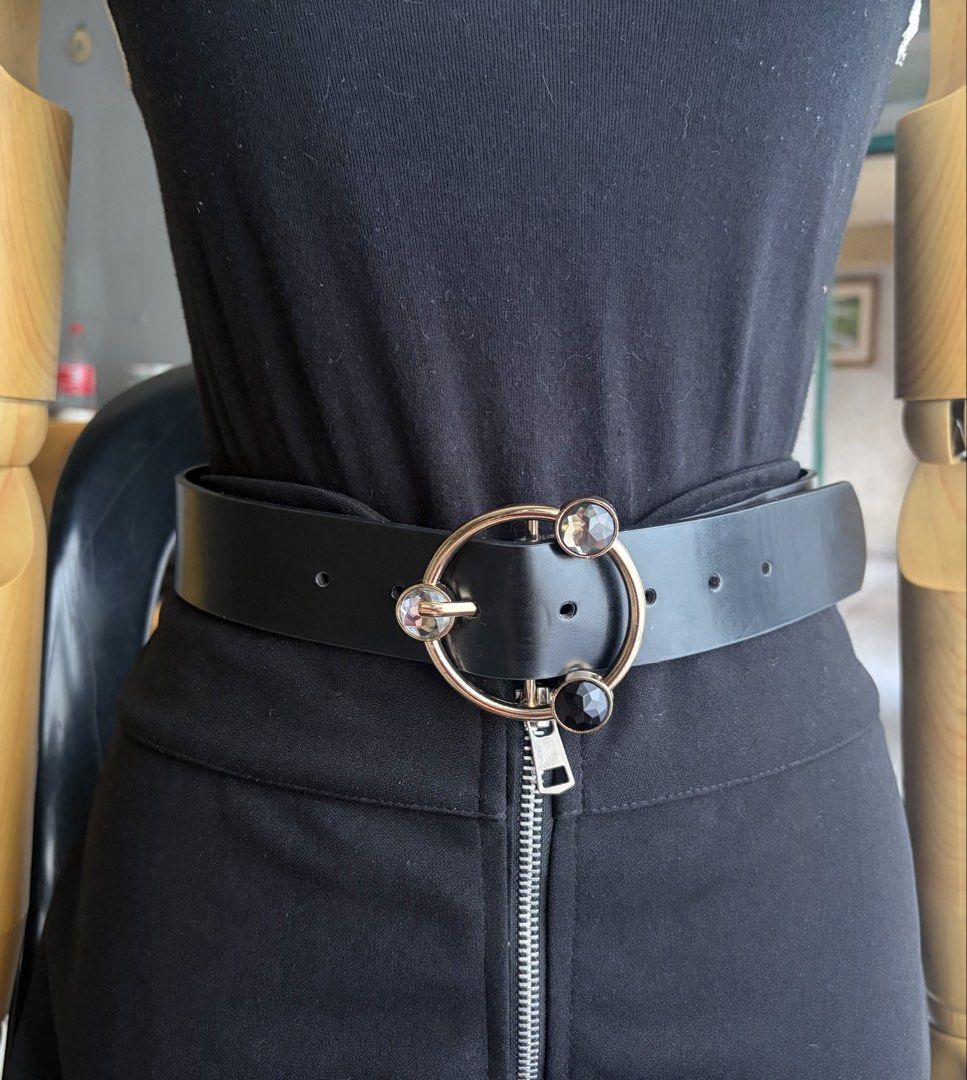 9. Black Leather Belt 39 (Category: Belts) located in Quezon City. Submitted by wagwagan_ukay_blues (Listing ID 1469852126, Image 2). Description: From Japan In good condition Please expect signs of usage Hole Size-25”-30” Overall-33” Width-1.5” Novaliches Qc.