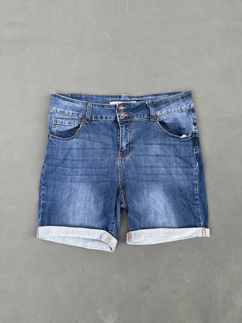 9TH&MAIN DENIM SHORT (Category: Shorts) located in Quezon City. Submitted by kentstuff (Listing ID 1469901520, Image 1). Description: 9TH&MAIN Waist: 32-40 Length: 16.5 Leg opening: 9.5 Condition: Excellent CR: 9/10 Issue: ❌ DISCLAIMER: This is a thrifted item. All brands, logos, and trademarks belong to their rightful owners. We’re here to rehome great pieces — no brand affiliation intended.