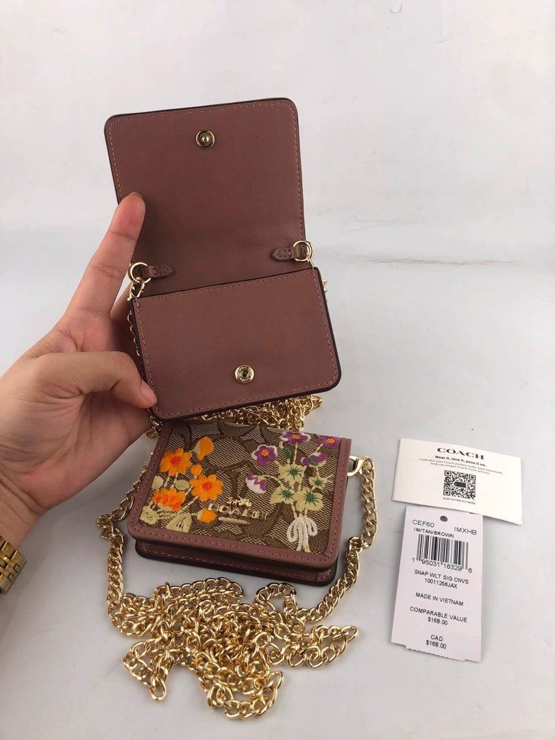 ☘️ CCH Chain Mini Wallet (Category: Wallets & Card holders) located in Manila. Submitted by vera.prudence (Listing ID 1469797491, Image 3). Description: ☘️ CCH Chain Mini Wallet 4" (L) x 3" (H) x 1" (W) P1,300 Actual Photo Plus SF.