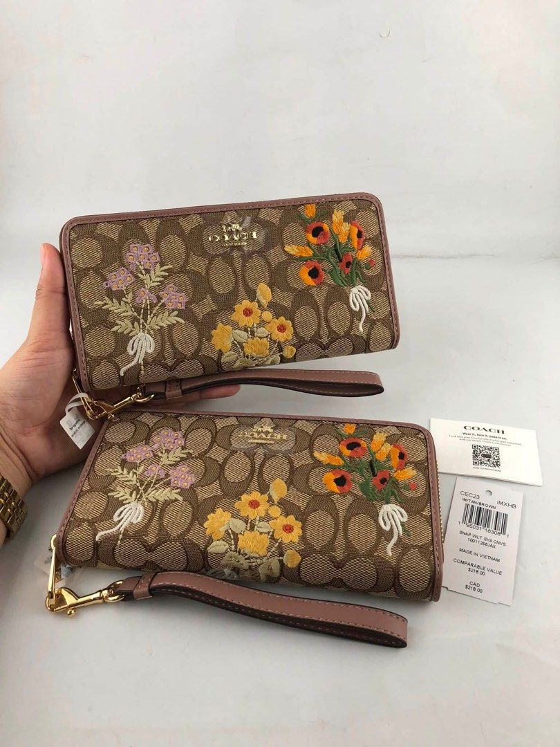 ☘️ CCH Long Wallet (Category: Wallets & Card holders) located in Manila. Submitted by vera.prudence (Listing ID 1469796156, Image 1). Description: ☘️ CCH Long Wallet 7 1/2" (L) x 4" (H) x 3/4" (W) P1,300 Actual Photo Plus SF.