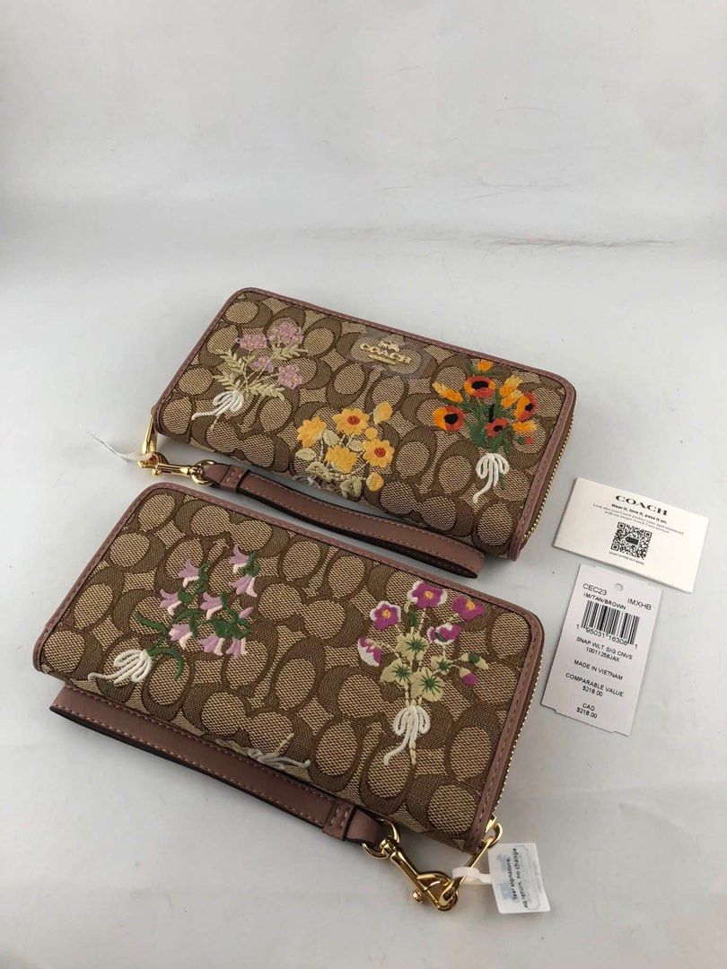 ☘️ CCH Long Wallet (Category: Wallets & Card holders) located in Manila. Submitted by vera.prudence (Listing ID 1469796156, Image 3). Description: ☘️ CCH Long Wallet 7 1/2" (L) x 4" (H) x 3/4" (W) P1,300 Actual Photo Plus SF.