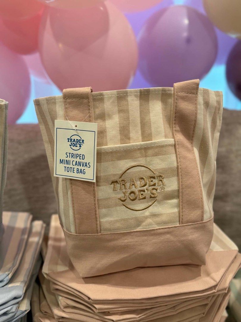 🇺🇸 TRADER JOE’S STRIPE TOTE BAG🇺🇸 (Category: Tote Bags) located in Jaen. Submitted by juvsh0p (Listing ID 1469944366, Image 2). Description: 🇺🇸🇺🇸 Trader Joe’s Tote Bags 🇺🇸🇺🇸 ‼️ LIMITED STOCK ALERT ‼️ 💰 ₱750 ONLY 🤩 📦 On-hand & Ready to ship! ✨ The viral everyday tote you’ve been looking for! Perfect for errands, school, work, or quick getaways 👜 👜 Why you’ll love it: ✔️ Spacious & sturdy — fits all your daily essentials ✔️ Trendy 