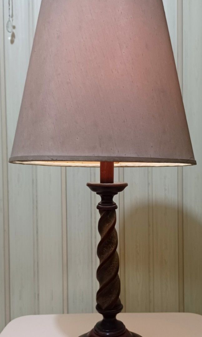 🕯️ Vintage‑Style Barley‑Twist Table Lamp (Category: Lighting) located in Quezon City. Submitted by wjmae (Listing ID 1469772865, Image 1). Description: Working condition! Dark spiral stem with crackled finish, neutral fabric shade (minor age discoloration + small inner lining tear, no outer hole). Warm ambient glow. Great classic decor piece..