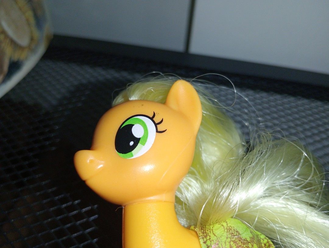 A P P L E J A C K MLP (HAS RUST ON PINK CLIP) (Category: Kids Toys) located in Kawit. Submitted by gieclutter (Listing ID 1469768287, Image 3). Description: Flakers and joy reservers are 𝗻𝗼𝘁 𝗮𝗹𝗹𝗼𝘄𝗲𝗱 Actual photos All sales are final—no returns, exchanges, or refunds 𝗖𝗢𝗡𝗗𝗜𝗧𝗜𝗢𝗡: ・𝗟𝗡 ・good as new body condition, rust on clip, semi-dry and frizzy hair, minor stains, paint chips, and scratches ・from my personal collection and was 