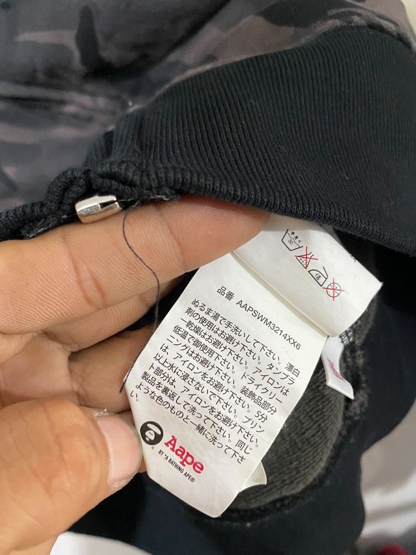 Aape (Category: Hoodies) located in Cabuyao City. Submitted by jp-collection (Listing ID 1469795881, Image 3). Description: .