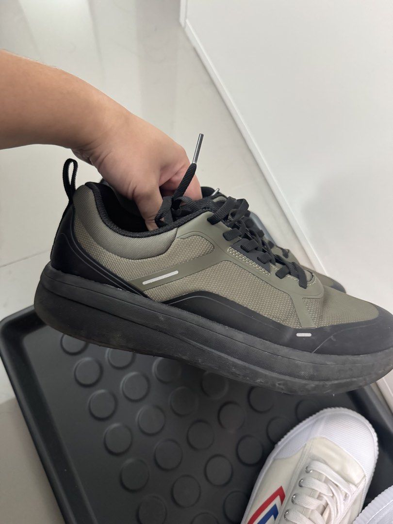 ABC MART Sneakers (Category: Sneakers & Footwear) located in Manila. Submitted by jajamdc47947 (Listing ID 1469927484, Image 2). Description: Bought from korea April this year Abc select is an exclusive brand from abc mart itself.