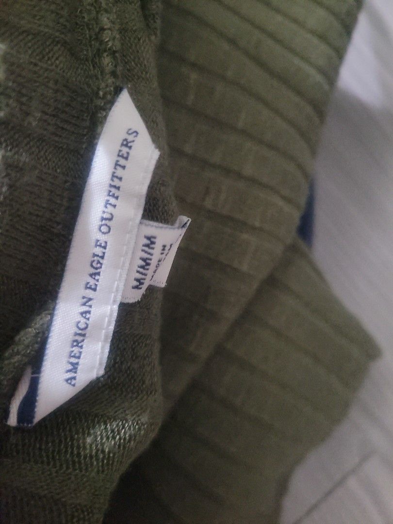 Abercrombie & Fitch Ribbed top (Category: Sleeveless) located in Los Banos. Submitted by lopecruz (Listing ID 1469862702, Image 2). Description: 17"armpit lajd flat 20"length Like new, no flaws Medium.