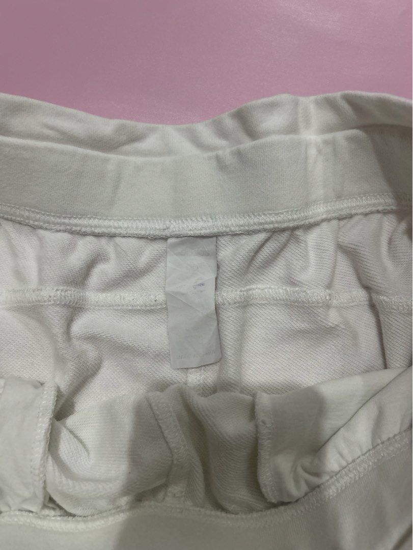 Active White Short (Category: Activewear) located in Manila. Submitted by chen_clybelles (Listing ID 1469899178, Image 2). Description: .