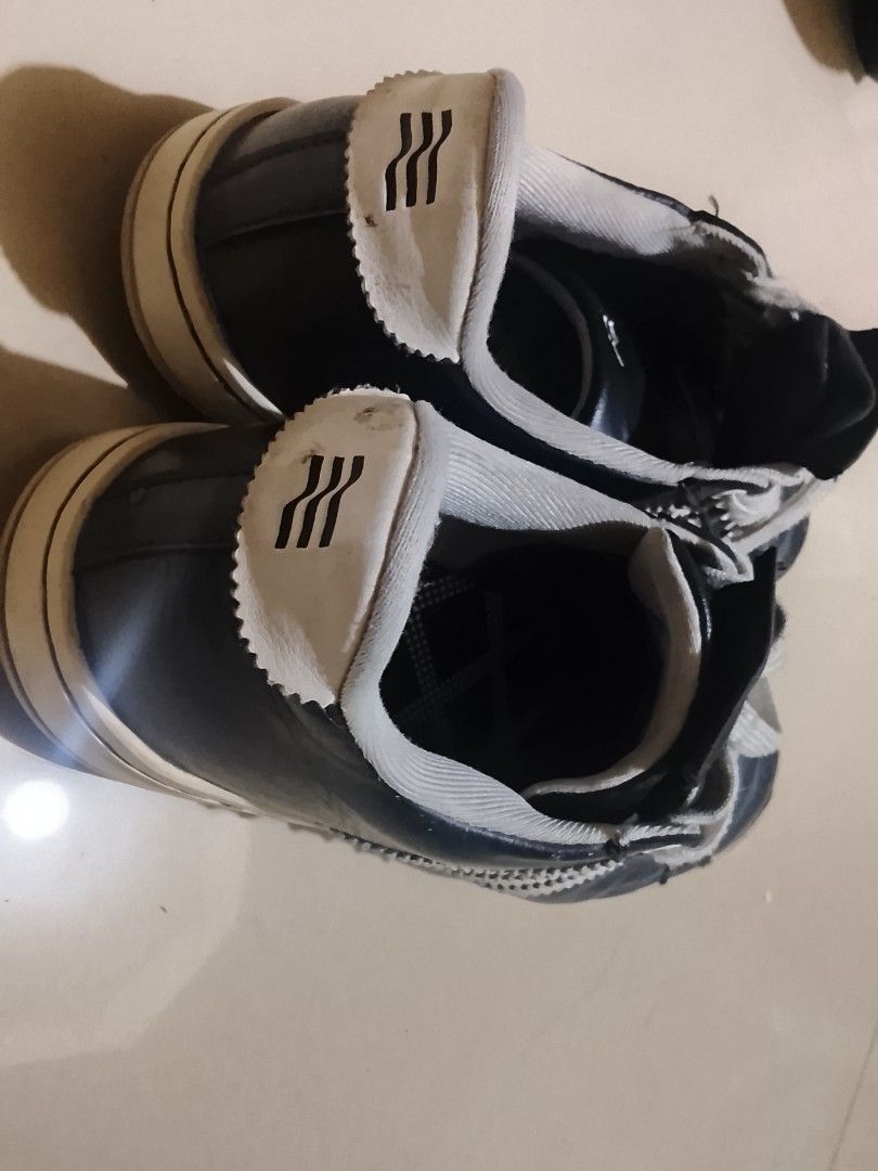 Adidas Black and White Sneakers US 8 (Category: Sneakers) located in Manila. Submitted by kiosk_080907 (Listing ID 1469934722, Image 3). Description: - Brand: Adidas - Style: Classic casual sneakers with iconic three stripes - Color: Black and white - Size: US 8 / UK 6.5 / FR 40 / JP 245 - Material: Leather upper - Condition: Pre-loved with visible creasing on leather, and some scuffs and discoloration on laces and soles - Details: Includes insid