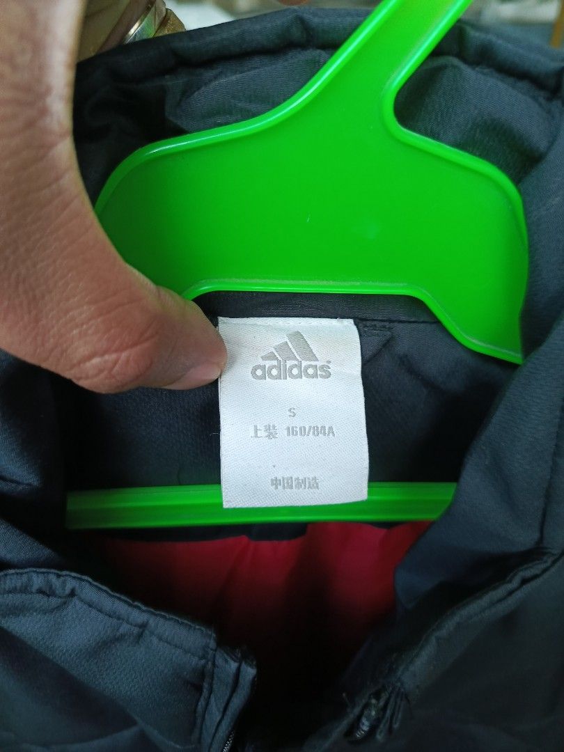 Adidas Black Winter Puffer Jacket Size S (Category: Coats, Jackets and Outerwear) located in Cabatuan. Submitted by penthegreat (Listing ID 1469888146, Image 3). Description: - Brand: Adidas - Style: Puffer jacket with full zip front and stand-up collar - Color: Black exterior with a vibrant bright red inner lining - Size: S (Tag: 160/84A) - Pockets: Secure zippered pockets on both sides - Details: Subtle Adidas logo near the bottom hem and debos