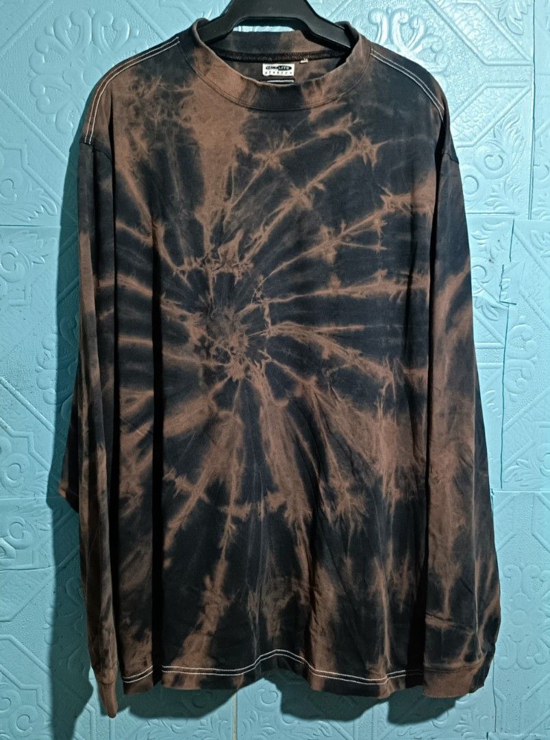 ADIDAS ClIMATE Long Sleeve Crewneck Dated 2008 (Category: Activewear) located in Quezon City. Submitted by zoesmithshop (Listing ID 1469893306, Image 1). Description: ADIDAS CLIMATE LONG SLEEVE CREWNECK DATED 2008 Size -LARGE TO XL DIMENSION- 23 width x 24 Lenght Type design - TIE DYE NO ISSUE Color Rate- 7 -10 Dated release- ( 01/08 ).