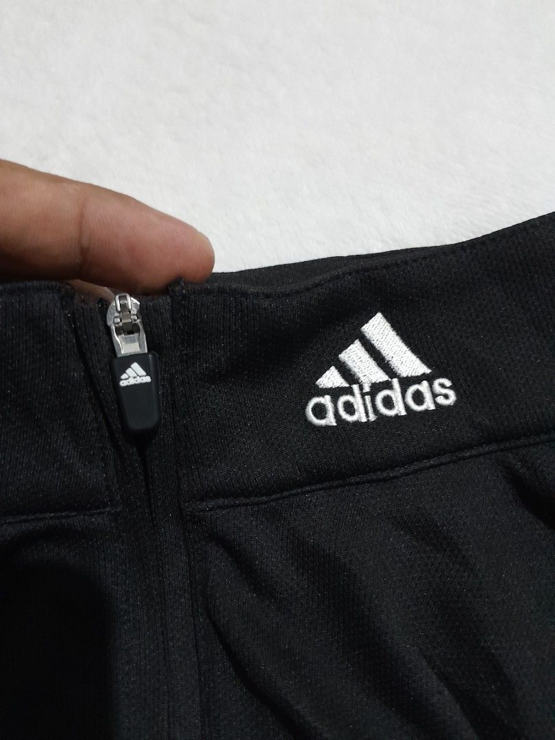 Adidas Long sleeves Quarter zip (Category: Coats, Jackets and Outerwear) located in Lucena. Submitted by kuronueve0909 (Listing ID 1469881482, Image 3). Description: Adidas LS Quarter zip Size: large Width: 22.5 Length: 28 Color: black Price: ₱880 No issue ✅️ Ready to wear ✅️.