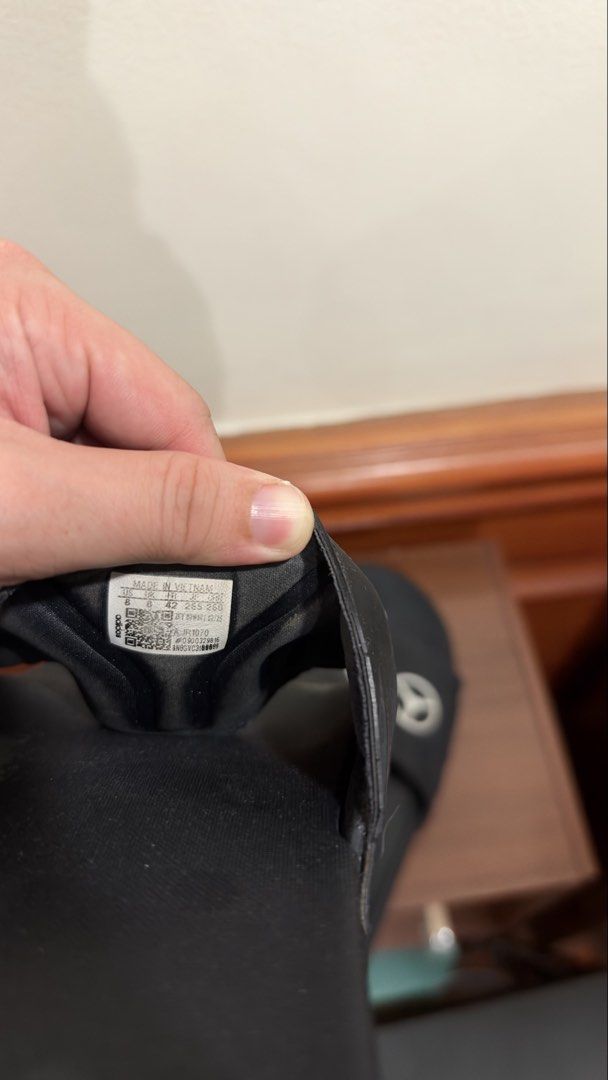 Adidas Mercedes Slides (Category: Slippers & Slides) located in Quezon City. Submitted by destashingmycloset (Listing ID 1469897959, Image 2). Description: .
