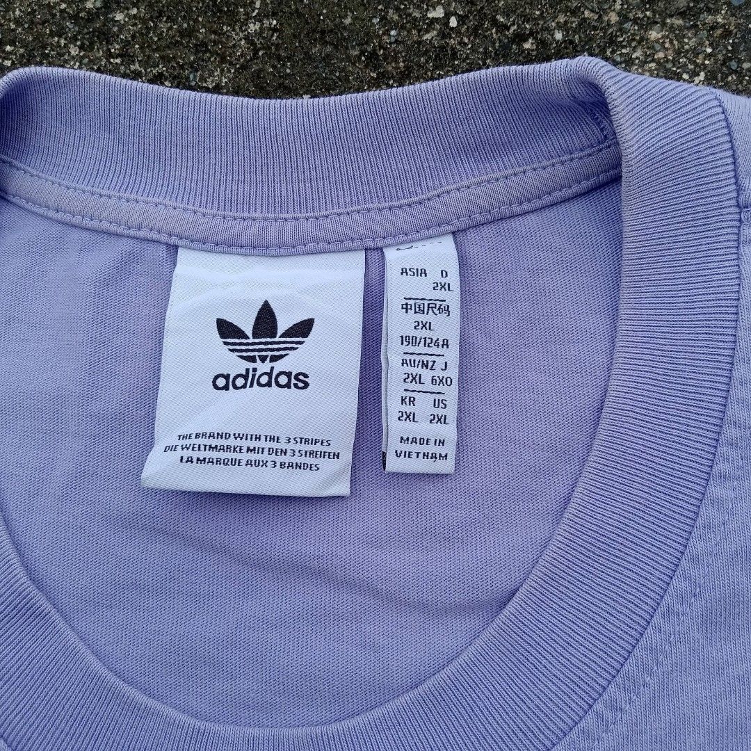 ADIDAS ORIGINAL TREFOIL TEE (Category: Tshirts & Polo Shirts ) located in Davao. Submitted by matina_selection (Listing ID 1469947007, Image 3). Description: OG TREFOIL TEE W 27.5 L 29.5 2xl on tag minor stain 190📥.