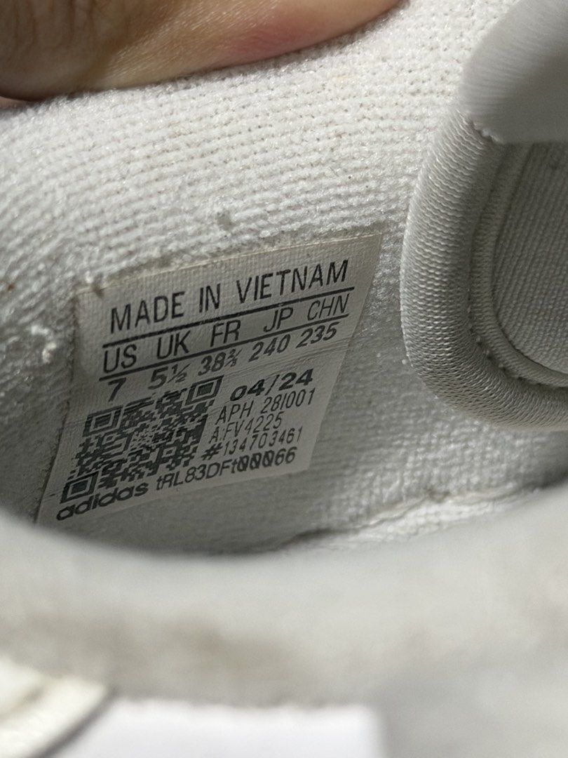 Adidas Shoes (Category: Sneakers) located in Manila. Submitted by mightymoon-e728fb (Listing ID 1469855189, Image 3). Description: pm for more inquiries! price are negotiable pls lower expectations for preloved items original :) .