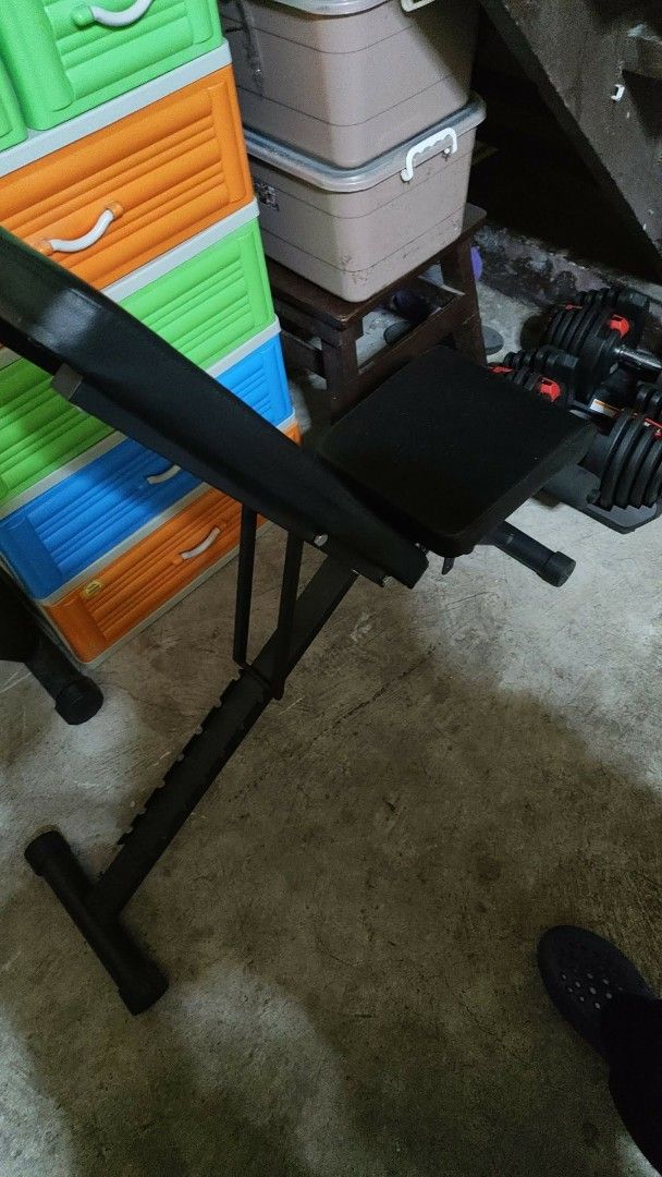 Adjustable Dumbbells and Weight Bench Workout Set (Category: Weights & Dumbbells) located in Manila. Submitted by vencioooo (Listing ID 1469928773, Image 3). Description: - Adjustable dumbbells with fast weight-change dials (Up to 40kg) - Sturdy black utility weight bench with adjustable backrest (Can hold 400kg) - Ideal for lifting, pressing, and core exercises - Space-saving design, perfect for garages or spare rooms Used na medyo maalikabok la