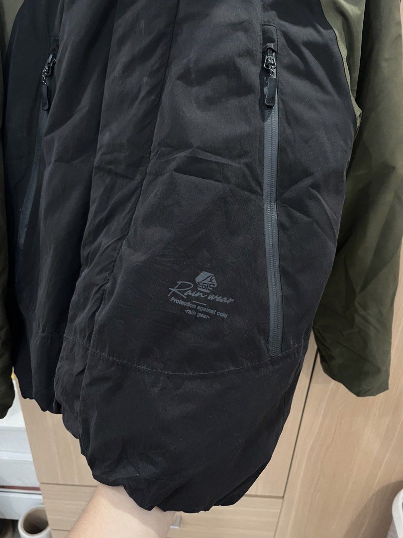 Aegis Rainwear (Category: Coats, Jackets and Outerwear) located in Mandaluyong City. Submitted by tatin_abad07 (Listing ID 1469868144, Image 2). Description: Aegis Rainwear Medium, 21x27 Condition: 10/10 Need wash only ₱680.00.