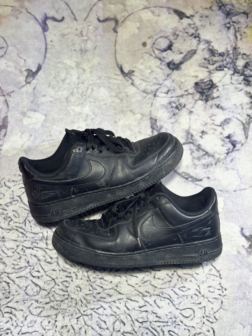 Af 1 triple black (Category: Casual Shoes) located in Marilao. Submitted by whocoppin (Listing ID 1469770200, Image 1). Description: Af 1 triple black Size 9.5 no box Used condition 500.
