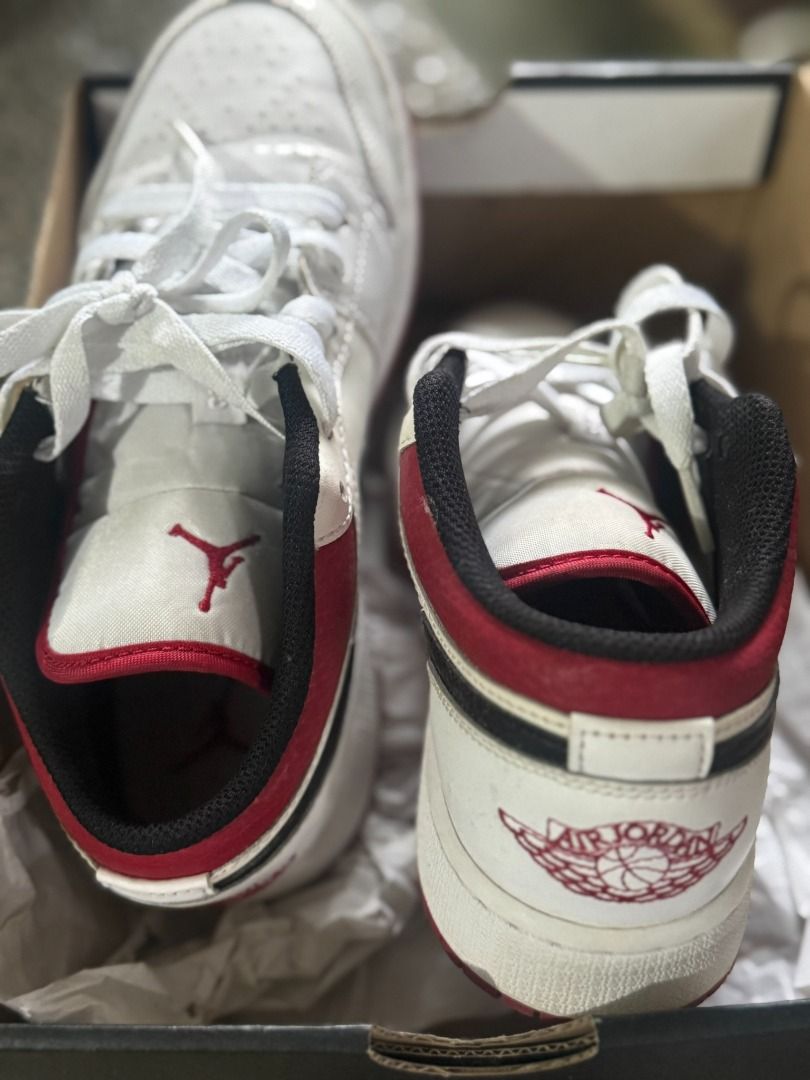 Air Jordan 1Low (GS) (Category: Casual Shoes) located in Santa Rosa. Submitted by amazing355 (Listing ID 1469881851, Image 1). Description: Air Jordan 1Low (GS) Whie/Gym Red-Black US 4.5Y UK 4 JP 23.5.
