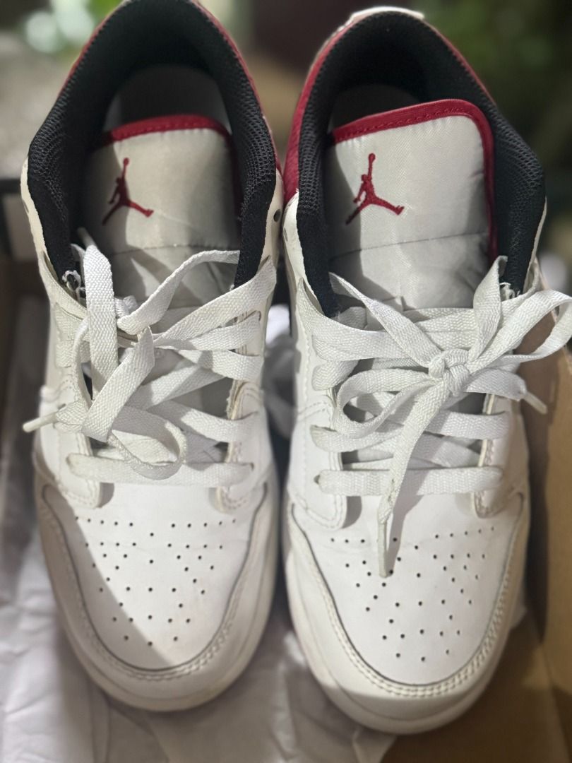 Air Jordan 1Low (GS) (Category: Casual Shoes) located in Santa Rosa. Submitted by amazing355 (Listing ID 1469881851, Image 2). Description: Air Jordan 1Low (GS) Whie/Gym Red-Black US 4.5Y UK 4 JP 23.5.
