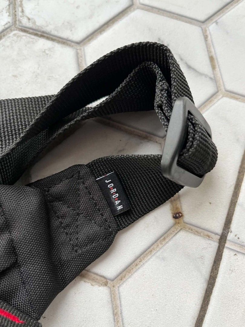 Air Jordan Script Belt Bag (Category: Luxury Bags & Wallets) located in Talisay. Submitted by reyteliquido (Listing ID 1469874498, Image 2). Description: Excellent condition Color rate 10/10 Issue hairlines.
