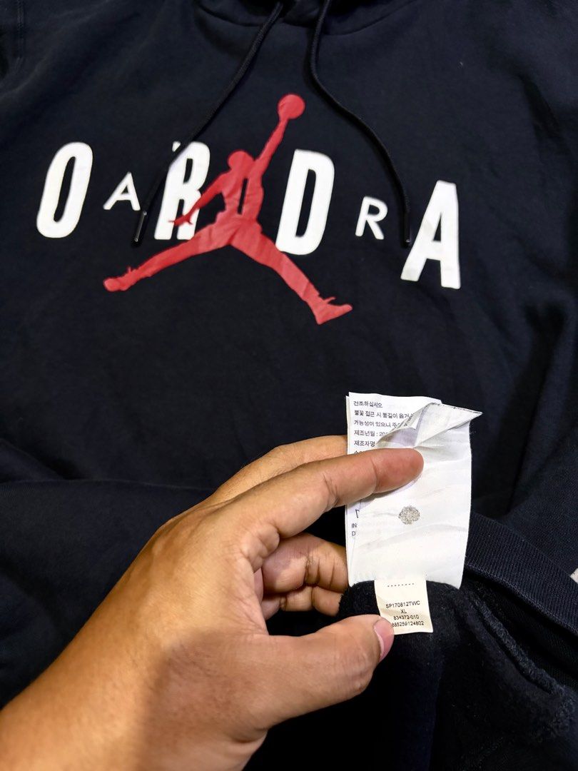 AIR Jordan SCRIPT HOODIE JACKET (Category: Coats, Jackets and Outerwear) located in Kawit. Submitted by samfuentebella09 (Listing ID 1469864722, Image 3). Description: AIR J0RDAN BLACK HOODIE JACKET✅ ▪️Size XLARGE on tag✅ ▪️Width”23 x 27”Length✅ ▪️Excellent Condition 9/10✅ ▪️Color Rate 10/10✅ ▪️Good As New✅ Add sf💸 Pm🔑.