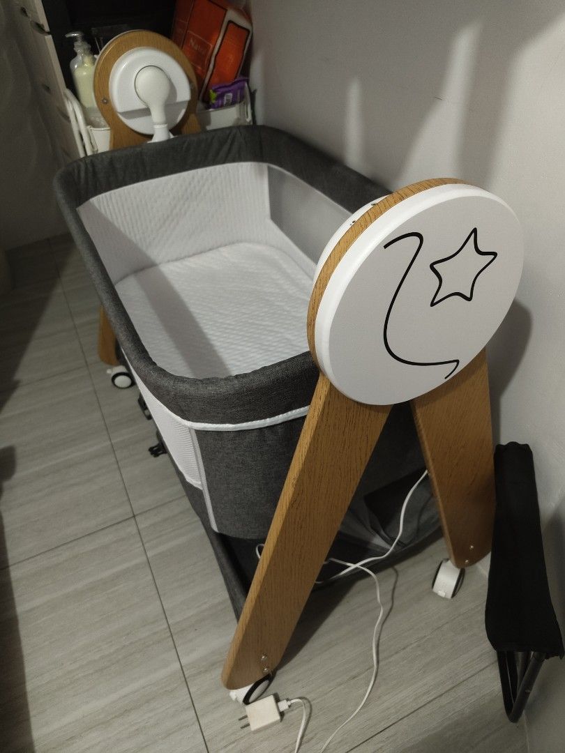 Akeeva Autosway Luxury Crib (Category: Cots & Cribs) located in Manila. Submitted by thrifsta.vtg (Listing ID 1469883840, Image 3). Description: WTS/For sale Akeeva Classique Autosway Swing Crib Good as new No box Gagamitin na lang Pick up or Lalamove basta inyo shipping (12k original Mall price) 5k nego QC location.