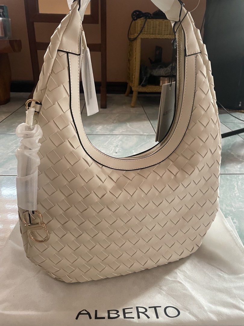 Alberto Woven Hobo Bag White (Category: Shoulder Bags) located in Quezon City. Submitted by lovebytheyyy (Listing ID 1469843238, Image 1). Description: FOR SALE: Alberto Woven Hobo Bag – White 🤍 ✨ Brand New & Never Used! 📍 Bought from Alberto Physical Store 💰 Original Price: ₱2,799 🔥 Selling Price: ₱2,300 ONLY! 📌 RFS: Need funds Get this classy and versatile white hobo bag at a lower price! Perfect for everyday use and effortlessly chic outf
