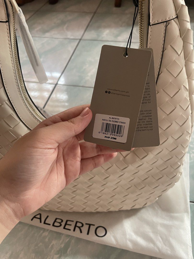 Alberto Woven Hobo Bag White (Category: Shoulder Bags) located in Quezon City. Submitted by lovebytheyyy (Listing ID 1469843238, Image 3). Description: FOR SALE: Alberto Woven Hobo Bag – White 🤍 ✨ Brand New & Never Used! 📍 Bought from Alberto Physical Store 💰 Original Price: ₱2,799 🔥 Selling Price: ₱2,300 ONLY! 📌 RFS: Need funds Get this classy and versatile white hobo bag at a lower price! Perfect for everyday use and effortlessly chic outf