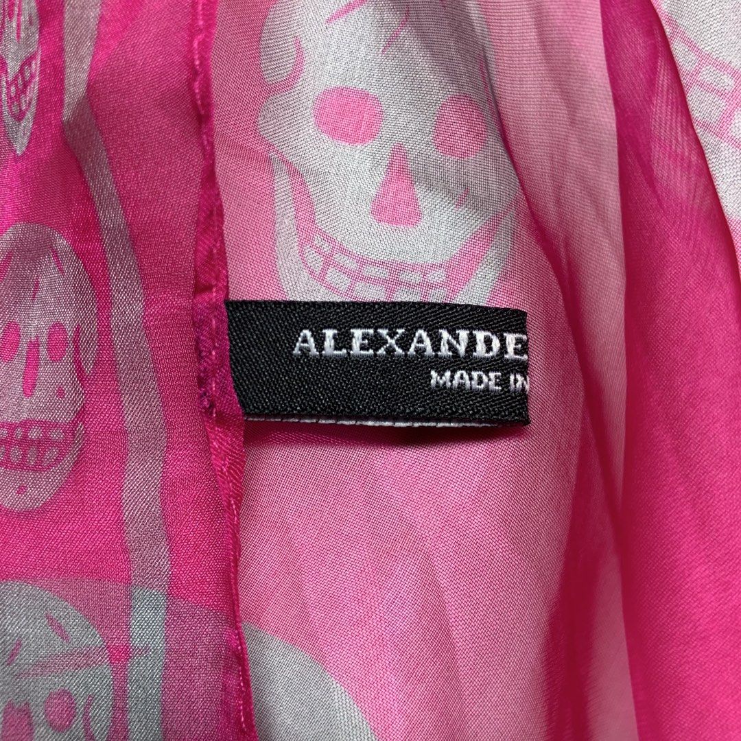 Alexander McQueen Silk Skull Scarf (Category: Scarves) located in Manila. Submitted by shottas_21 (Listing ID 1469911310, Image 2). Description: Alexander McQueen Silk Skull Scarf CONDITION - 9/10 Made in italy Width - 28” Length - 68.5”.