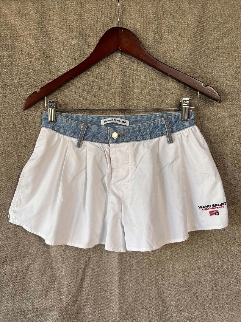 Alexander Wang shorts (Category: Shorts) located in Alicia. Submitted by glambercena (Listing ID 1469817967, Image 2). Description: size: 27"-28" length: 10" with pockets.