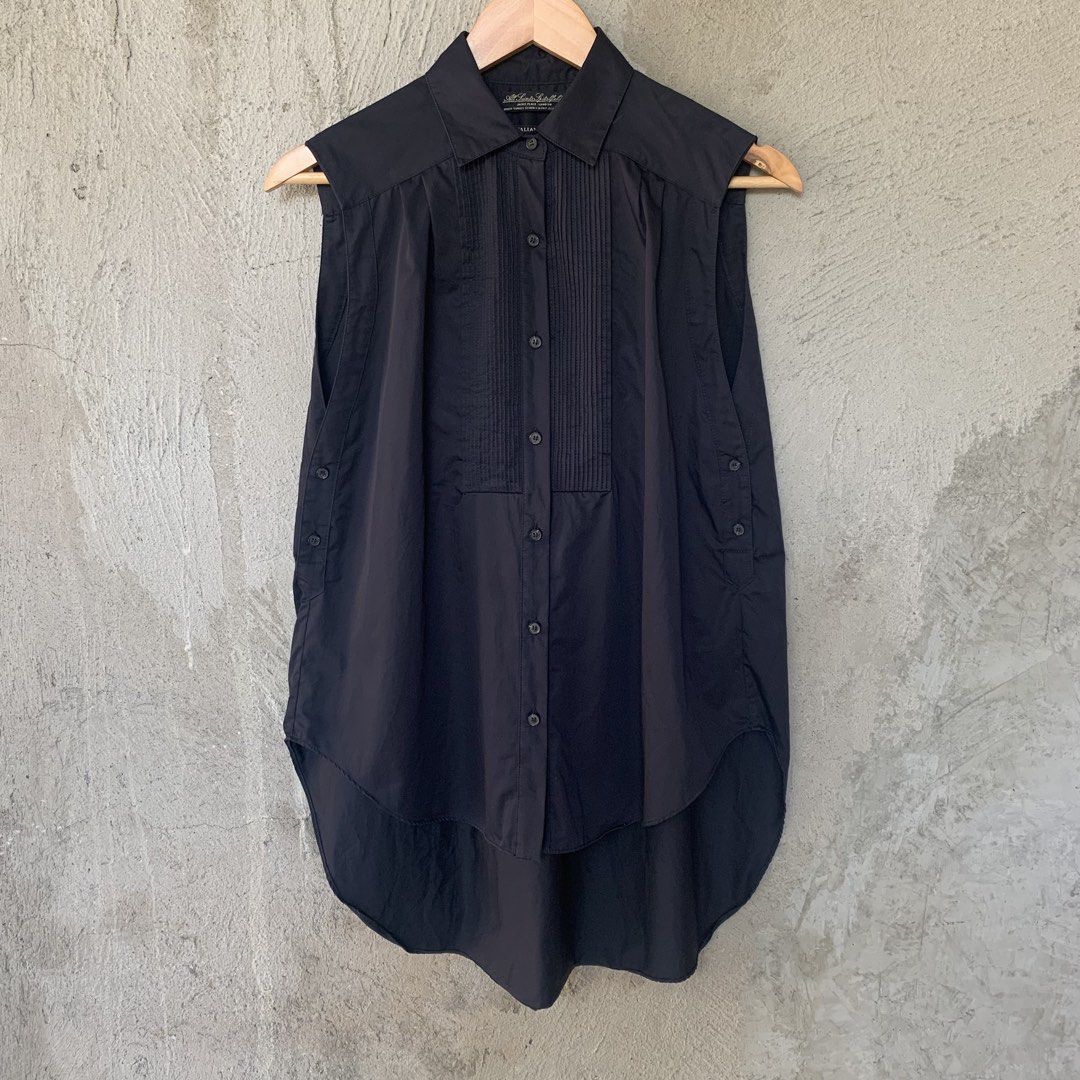 AllSaints Spitalfields Button Down Sleeveless Tunic Shirt (Category: Sleeveless) located in Sindangan. Submitted by holy_thrift (Listing ID 1469812419, Image 1). Description: - AllSaints Spitalfields Button Down Sleeveless Tunic Shirt - width / 19.5 - length / 25 / 31 - no issue - free shipping.