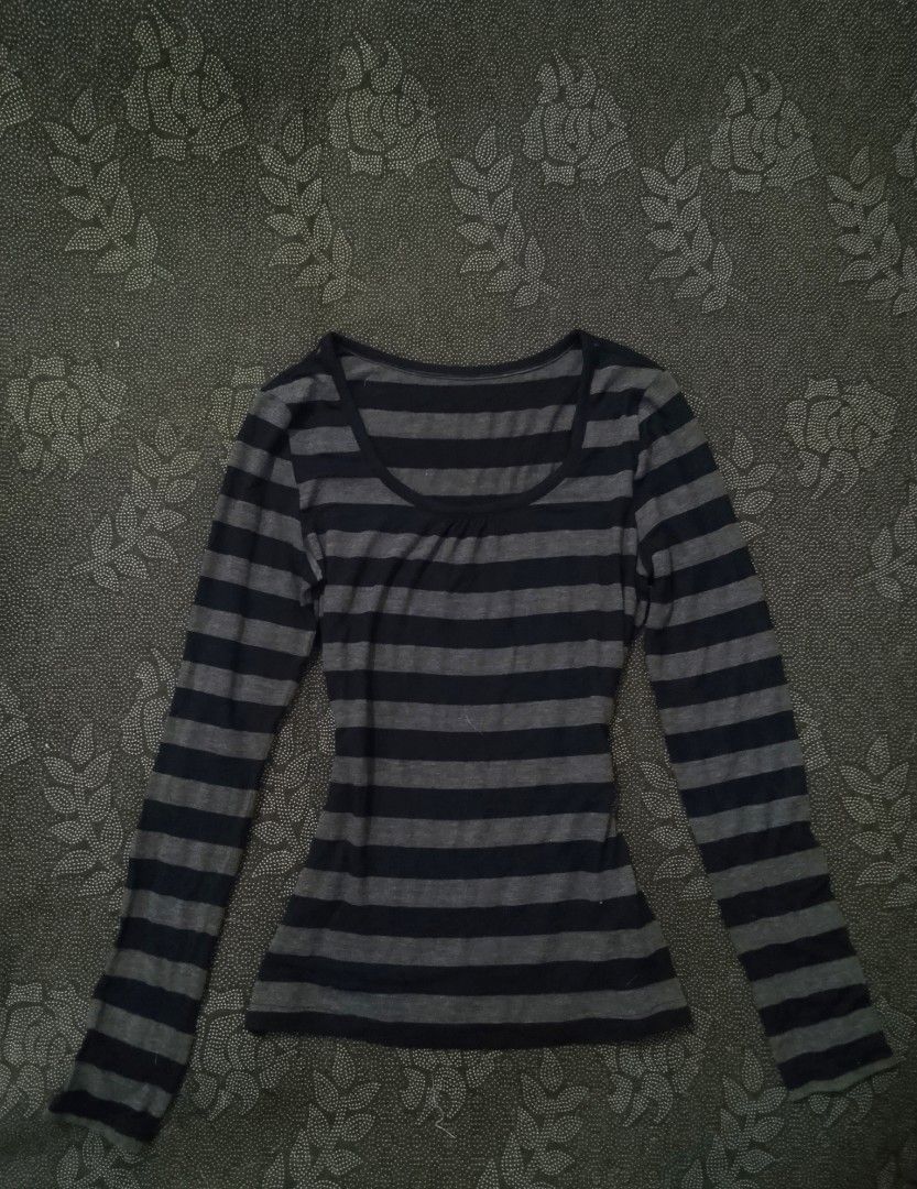 Alt black and grey stripe (Category: Longsleeves) located in Cotabato. Submitted by winonasallure (Listing ID 1469944757, Image 1). Description: size:small-med.