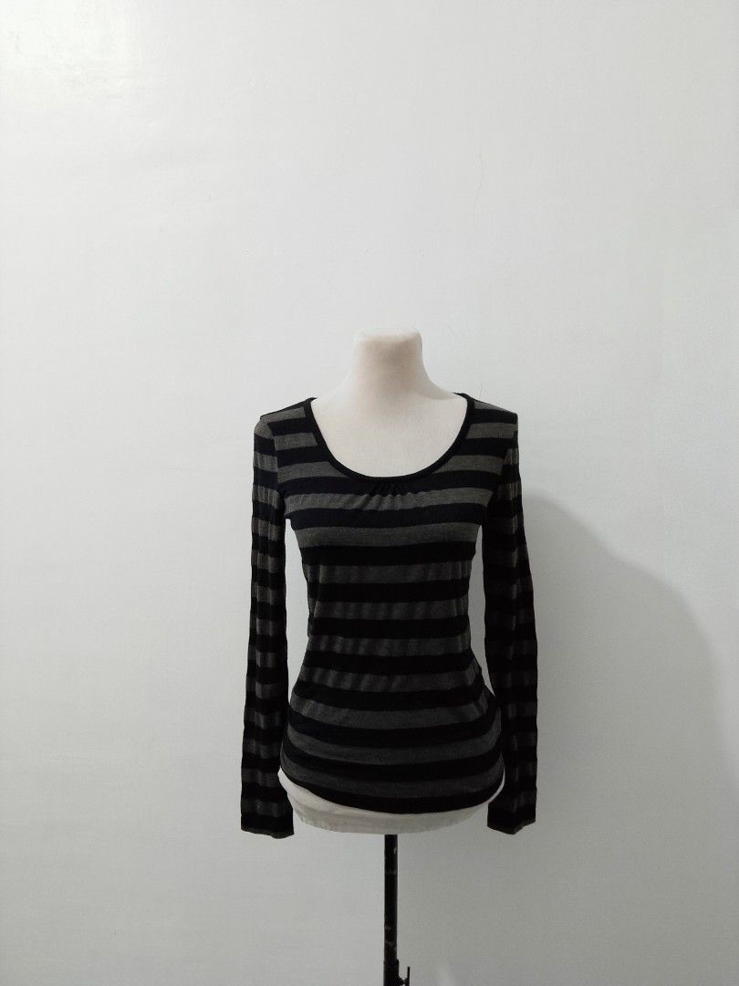 Alt black and grey stripe (Category: Longsleeves) located in Cotabato. Submitted by winonasallure (Listing ID 1469944757, Image 2). Description: size:small-med.