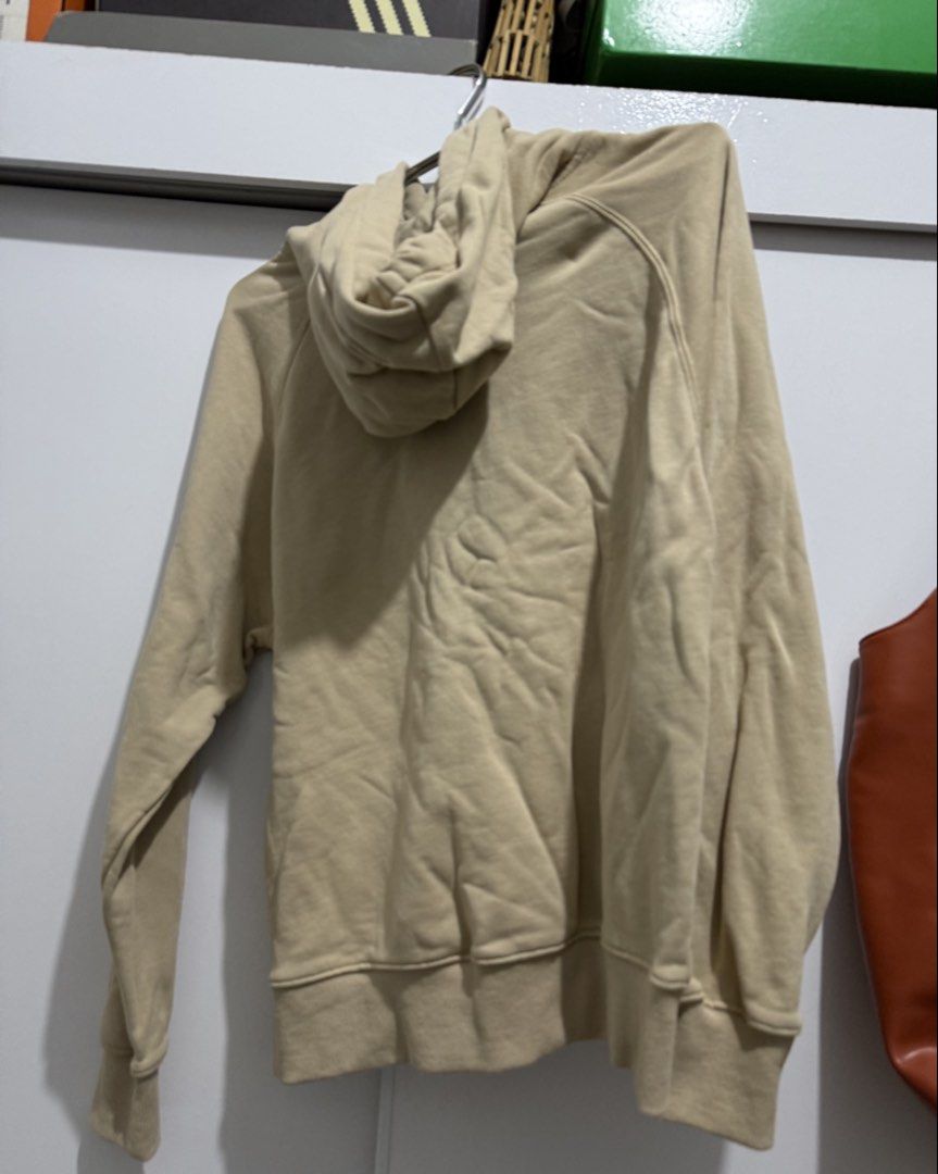 Ami Paris Beige Hooded Sweatshirt (Category: Hoodies) located in Quezon City. Submitted by vvandko (Listing ID 1469878014, Image 2). Description: AMI Paris Hoodie 🤎 Used once for an airport fit! Measurements: • Chest: 22” (pit-to-pit) • Length: 26” • Sleeve length: 28”.