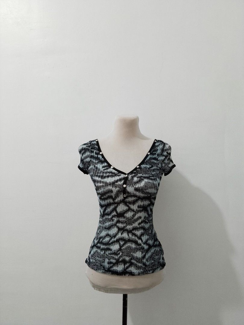 Animal printed top y2k (Category: Others Tops) located in Cotabato. Submitted by winonasallure (Listing ID 1469944374, Image 2). Description: size:small-semi med.