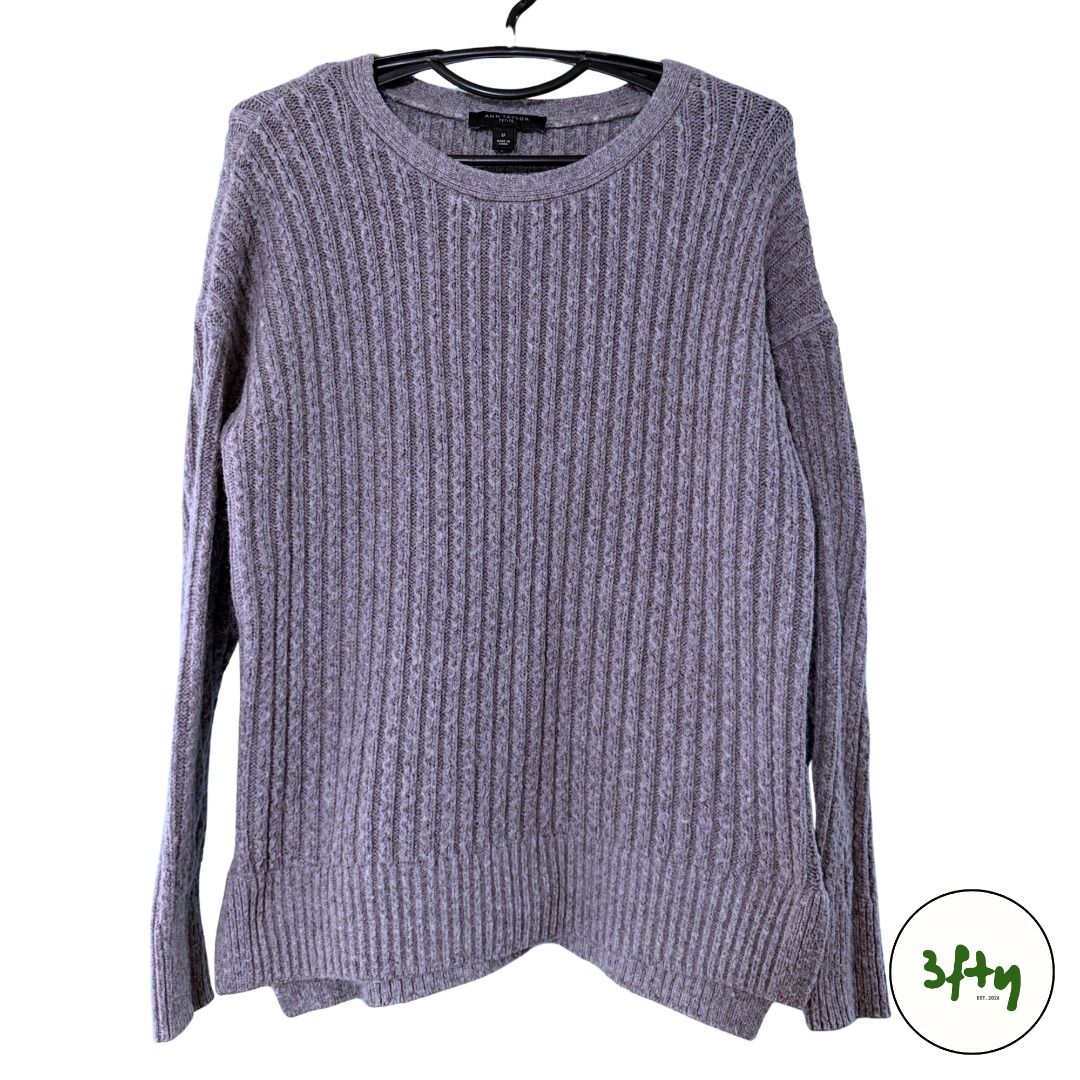 Ann Taylor Ribbed Knit Crew Neck Sweater (Category: Longsleeves) located in Baguio. Submitted by 3ftypieces (Listing ID 1469845489, Image 1). Description: Mode of payment: GCash/Bank Transfer Mode of delivery: J&T Express (shouldered by buyer) Meet ups/drop off within Baguio City proper only. Feel free to dm for inquiries, thank you!!.