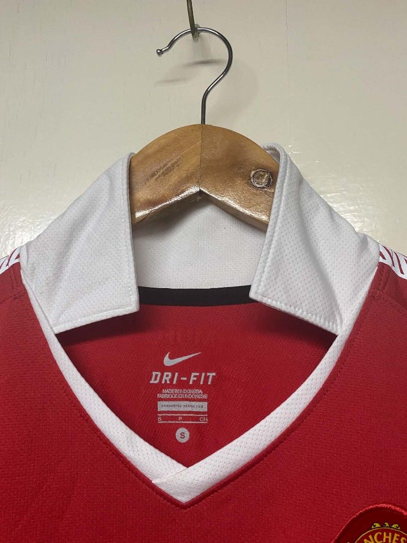 AON Football jersey (Category: Activewear) located in Pasig City. Submitted by jstnisidor81288 (Listing ID 1469893027, Image 3). Description: Women's S on tag 18x26.