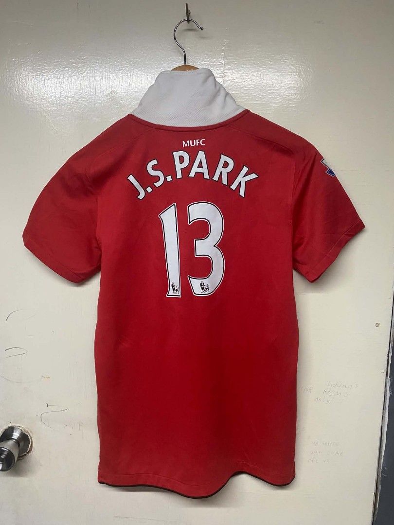 AON Football jersey (Category: Activewear) located in Pasig City. Submitted by jstnisidor81288 (Listing ID 1469893027, Image 2). Description: Women's S on tag 18x26.