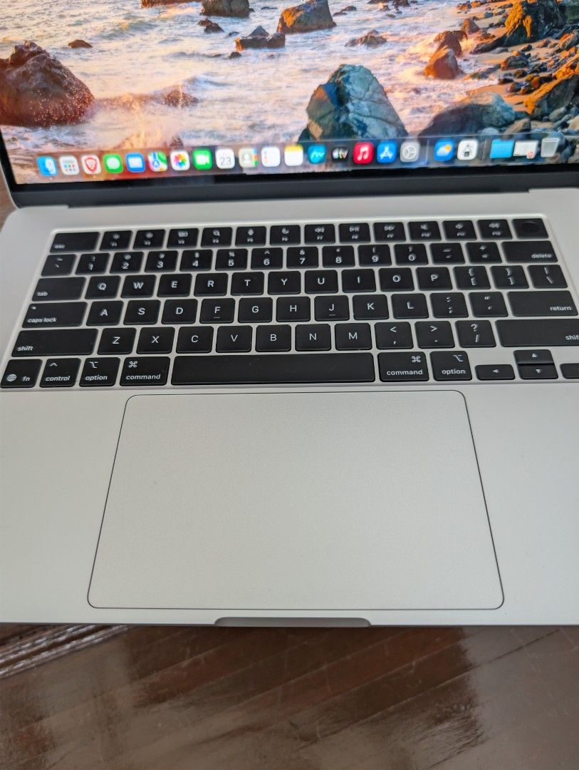 Apple MacBook Air 15 inch M4 2025 (Category: Laptops & Notebooks) located in Taguig. Submitted by sneakergalleryph (Listing ID 1469775480, Image 2). Description: For sale only: Apple MacBook Air 15 inch 2025 M4 chip 16gb RAM 256gb SSD Midnight 33 cycle count only as of posting 💯% battery health Laptop only Has minor nicks around the MacBook as shown on the photo.