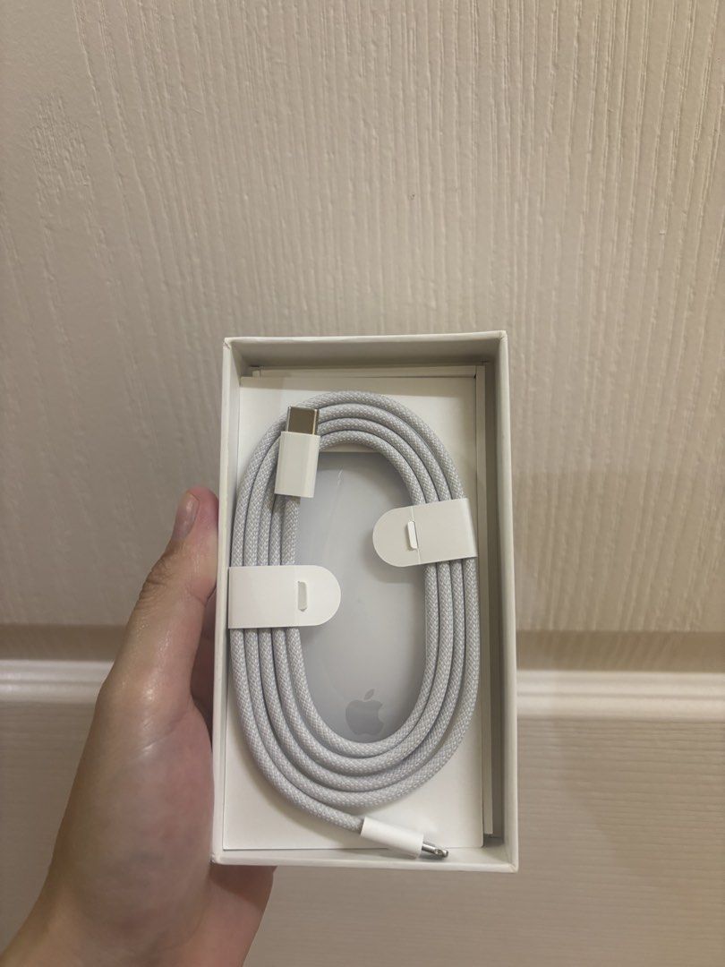Apple Magic Mouse 2 (Silver/White) – Complete in Box w/ Cable (Category: Mouse & Mousepads) located in Manila. Submitted by vegajhasse57128 (Listing ID 1469841864, Image 3). Description: Description: Apple Magic Mouse 2 (Silver / White) Complete in Box with Original Receipt & Unused Braided Cable Selling a pre-loved, original Apple Magic Mouse 2. Very rarely used and in pristine, like-new condition. Condition: Excellent / Like New — smooth surfac