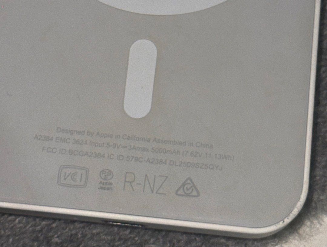 Apple Magsafe 5000MAH (Category: Batteries & Power Banks) located in Santa Ignacia. Submitted by hanisells (Listing ID 1469827838, Image 3). Description: working in good condition.