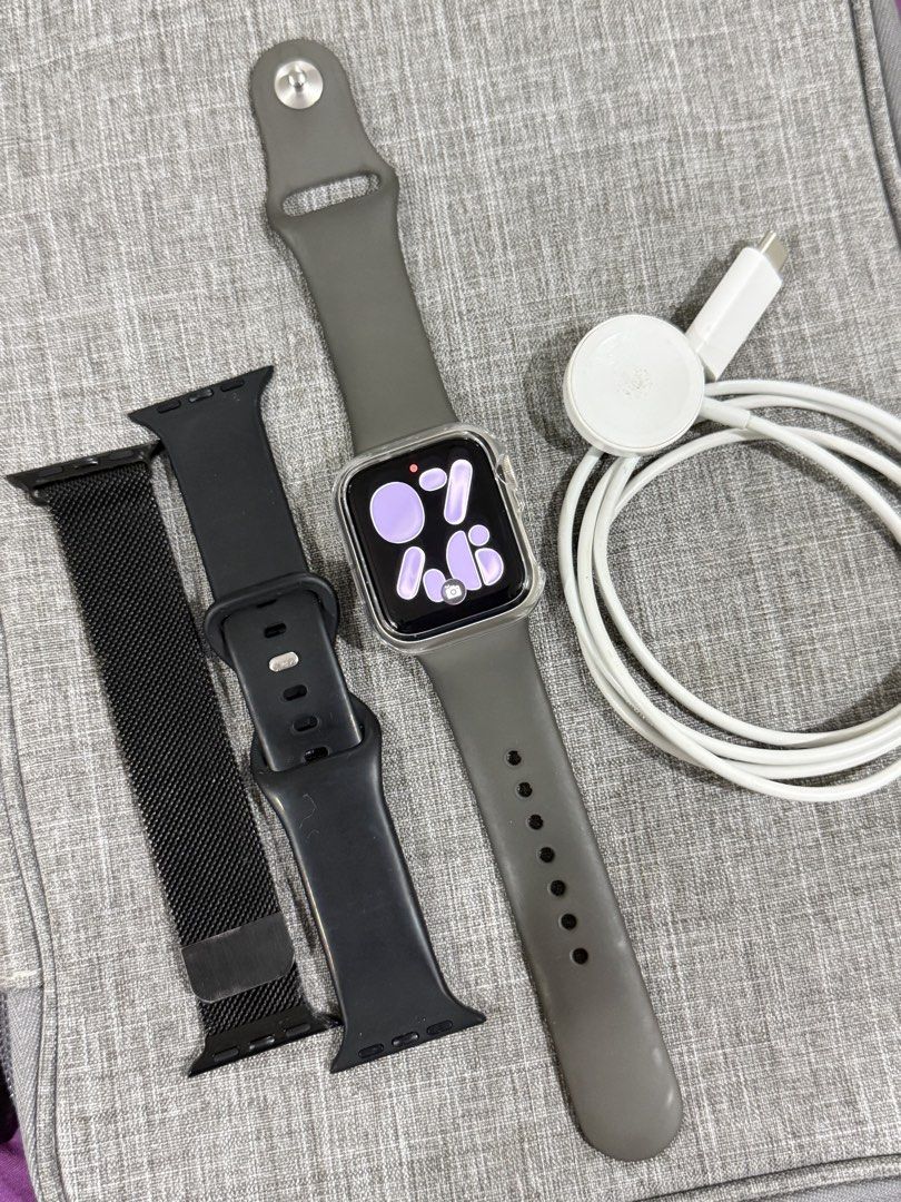 Apple watch SE 2nd gen 40mm Starlight (Category: Wearables & Smart Watches) located in Quezon City. Submitted by jeluxfinds (Listing ID 1469873593, Image 1). Description: ₱5,999 FIXED (pass po sa mag offer pa ng mas mababa) PM for more details Thank you.