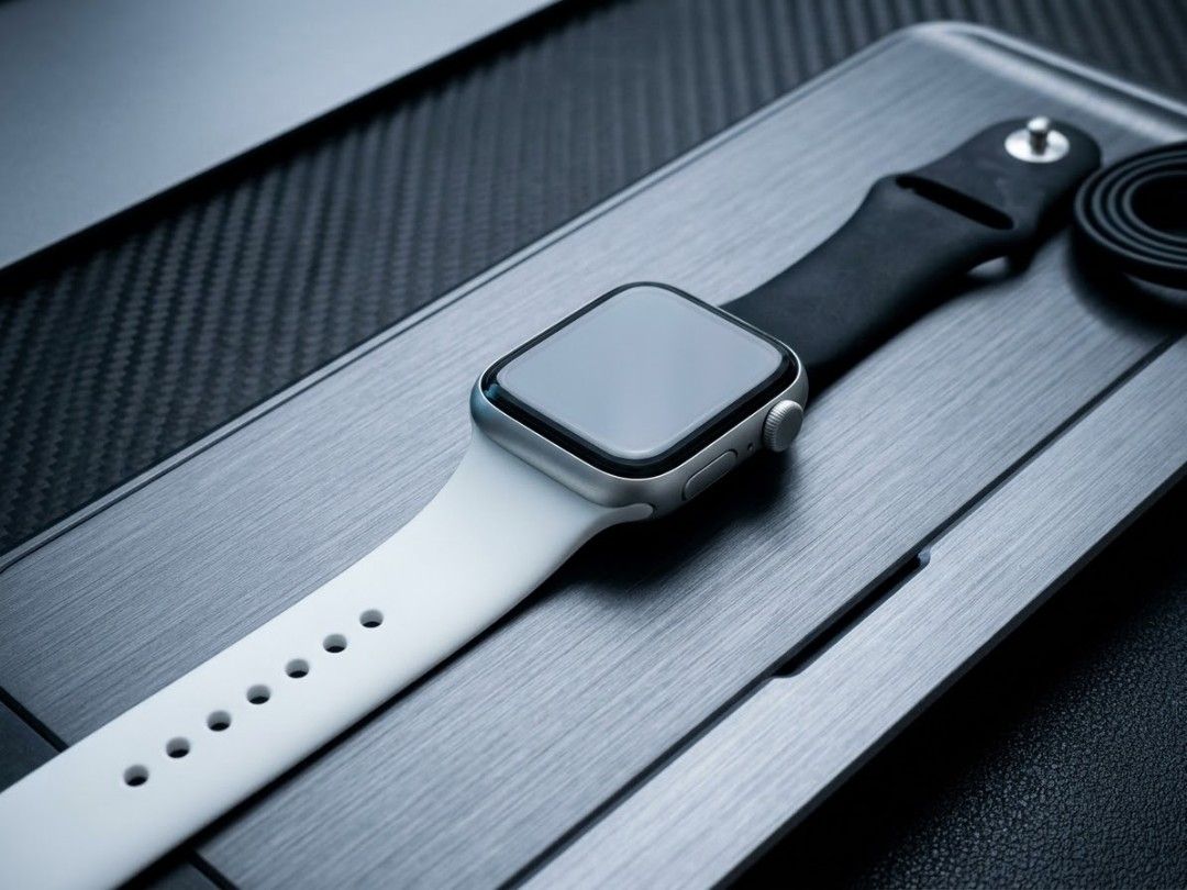 Apple Watch SE Nike Edition Silver – Canada Import (Category: Wearables & Smart Watches) located in Lucena. Submitted by xavlaur (Listing ID 1469901438, Image 1). Description: RARE APPLE WATCH SE NIKE EDITION – DIRECT CANADA IMPORT Up for grabs is an authentic Apple Watch SE Nike Edition in Silver Aluminium, purchased directly from Apple Store Canada ($369 CAD / ~₱18,000+ total out-of-pocket). This isn't a beaten-up secondhand unit passed around 