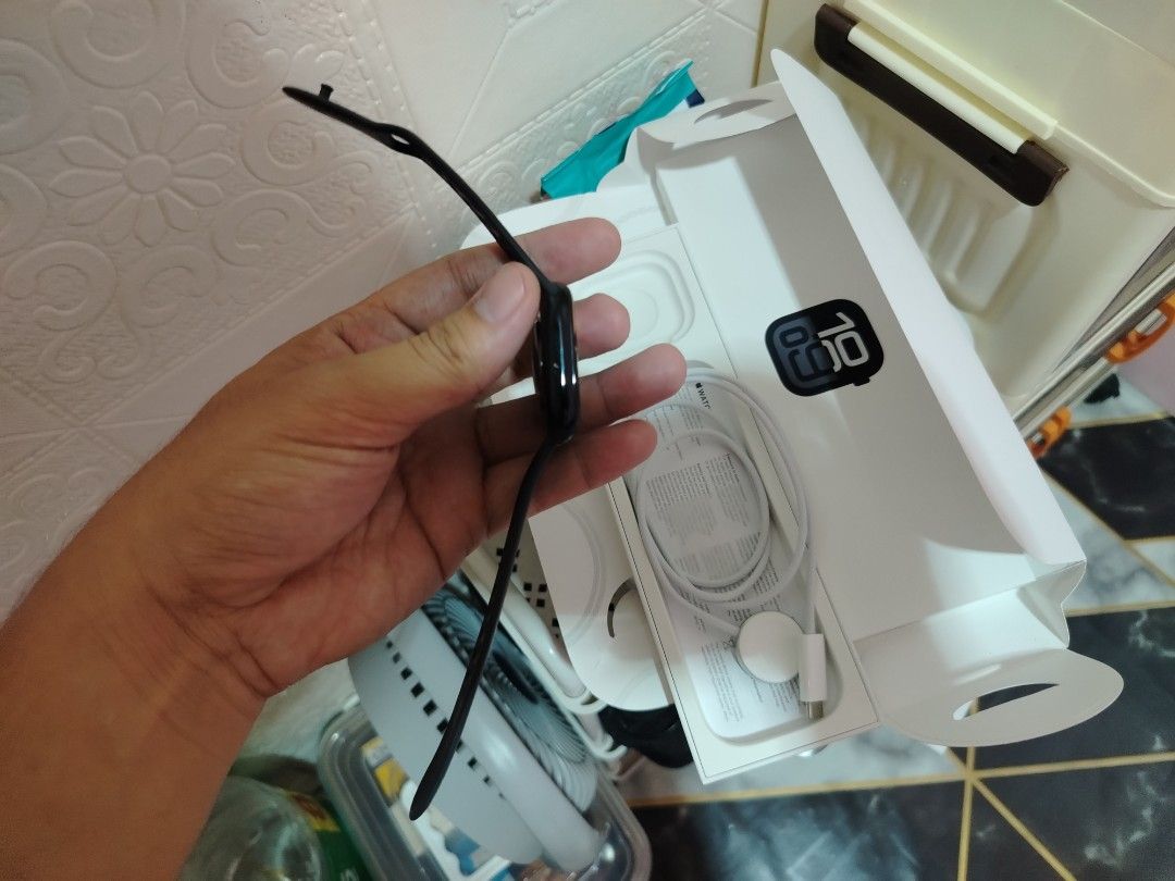 APPLE WATCH SERIES 10 46MM (Category: Men's Watches) located in Muntinlupa City. Submitted by hendricio (Listing ID 1469867602, Image 2). Description: .