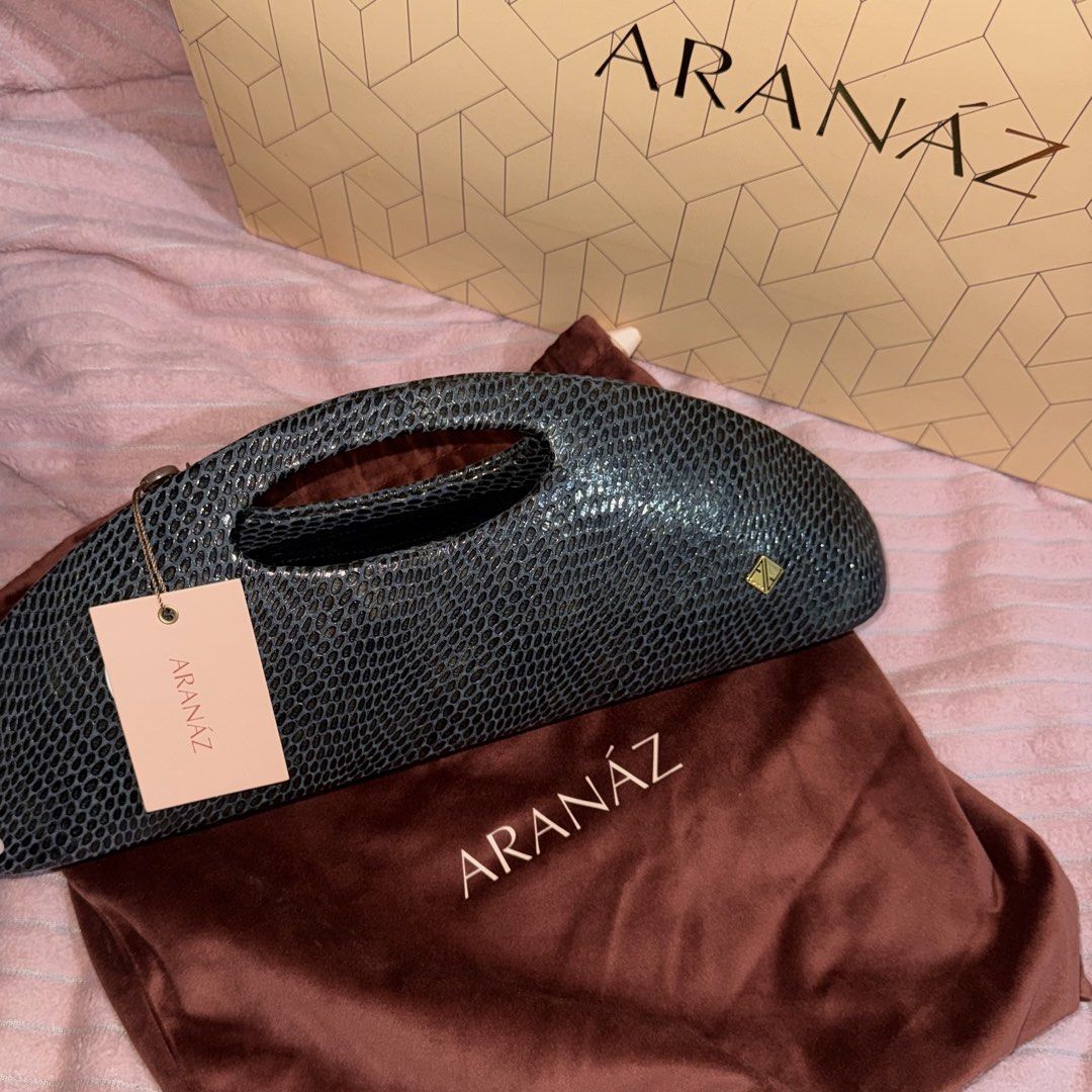 Aranaz Amor 2 Mini in snake skin (Category: Clutches) located in Manila. Submitted by mochi_828 (Listing ID 1462699858, Image 1). Description: 📌 Bought few days ago 📌Has not yet been released online 📌 Very limited stocks (according to Aranaz) .